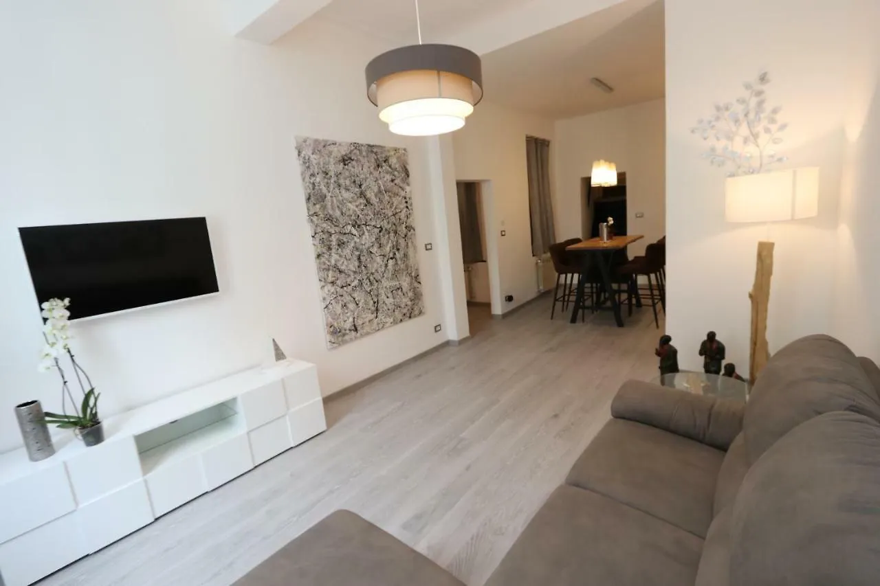 Lovely Apt Really Downtown - Free Private Parking Included! - Genoa Apartment