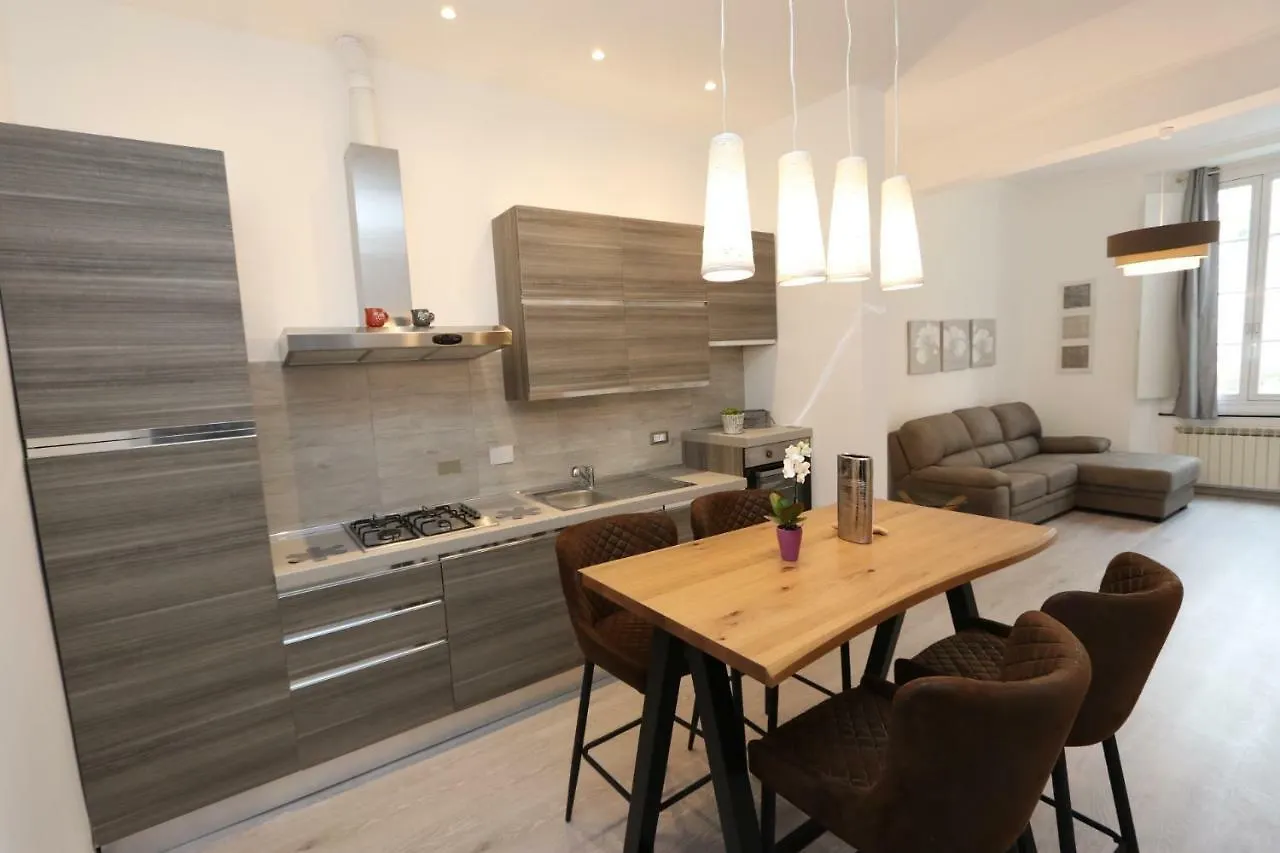 Lovely Apt Really Downtown - Free Private Parking Included! - Genoa 0*,