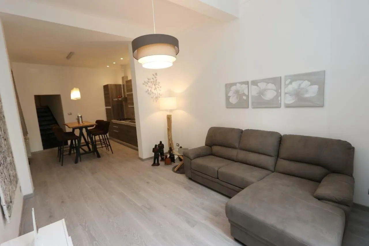 Lovely Apt Really Downtown - Free Private Parking Included! - Genoa Apartment