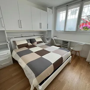 the-small-white-house-in-milan.italymilanhotels.net/