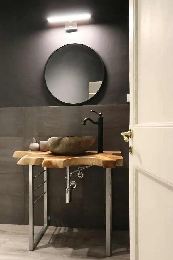 Lovely Apt Really Downtown - Free Private Parking Included! - Genoa
